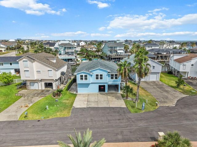 214 Sampan Drive, Tiki Island, TX 77554