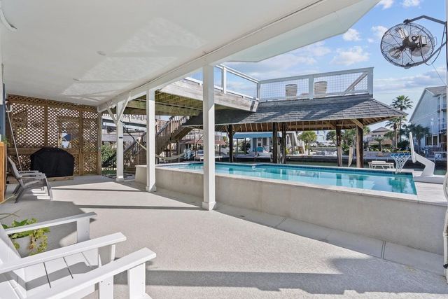 214 Sampan Drive, Tiki Island, TX 77554