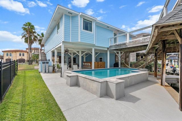 214 Sampan Drive, Tiki Island, TX 77554