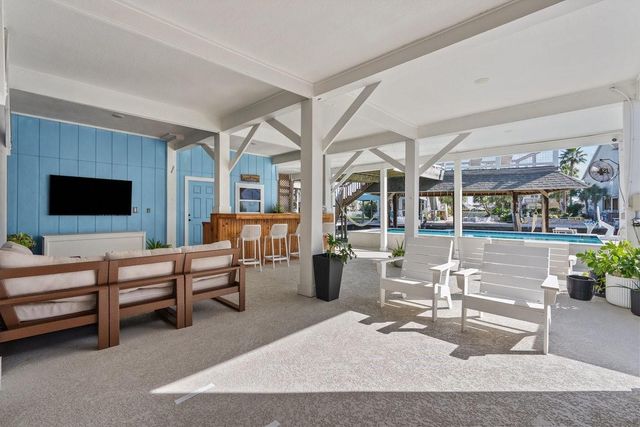 214 Sampan Drive, Tiki Island, TX 77554