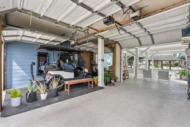 214 Sampan Drive, Tiki Island, TX 77554