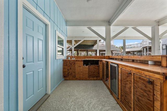 214 Sampan Drive, Tiki Island, TX 77554