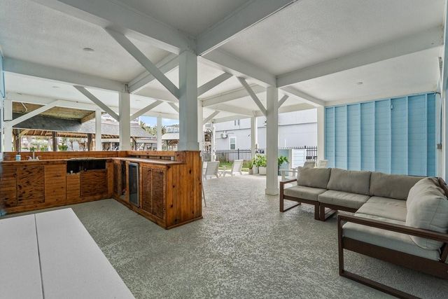 214 Sampan Drive, Tiki Island, TX 77554