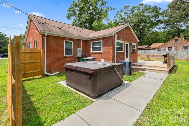 409 Toddville Road, Charlotte, NC 28214