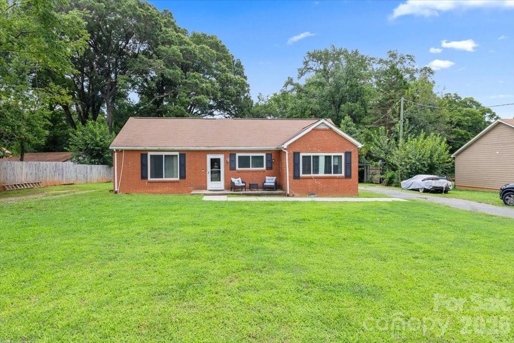 409 Toddville Road, Charlotte, NC 28214
