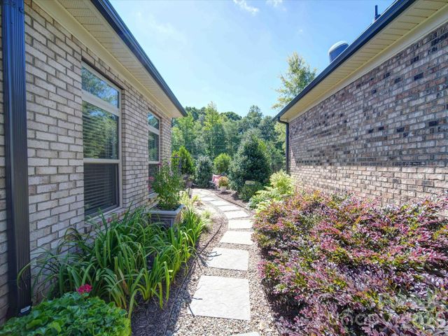 5218 Courtyard Lane, Belmont, NC 28012