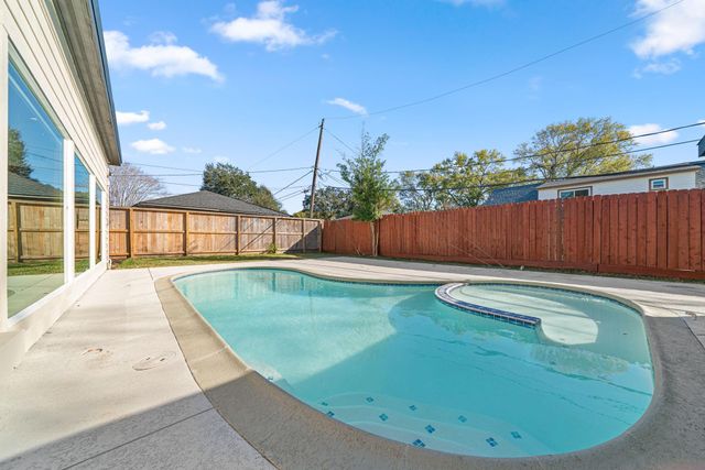 5747 Jackwood Street, Houston, TX 77096
