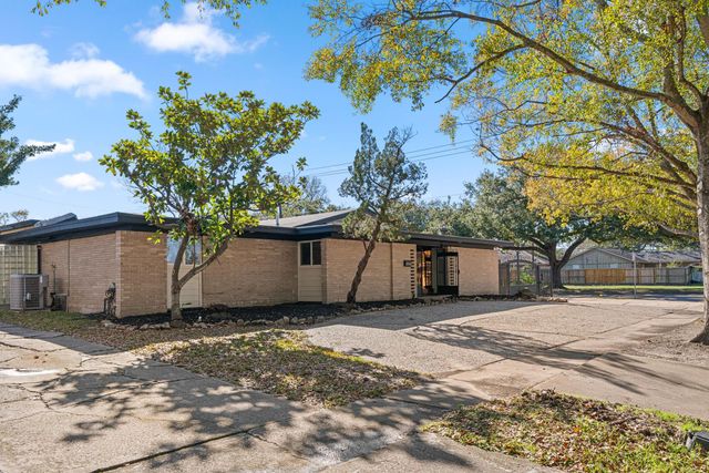 5747 Jackwood Street, Houston, TX 77096