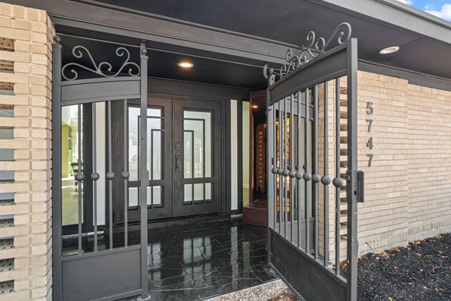 5747 Jackwood Street, Houston, TX 77096