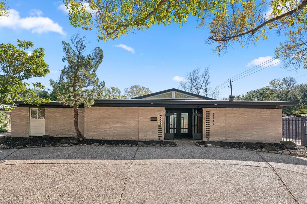 5747 Jackwood Street, Houston, TX 77096