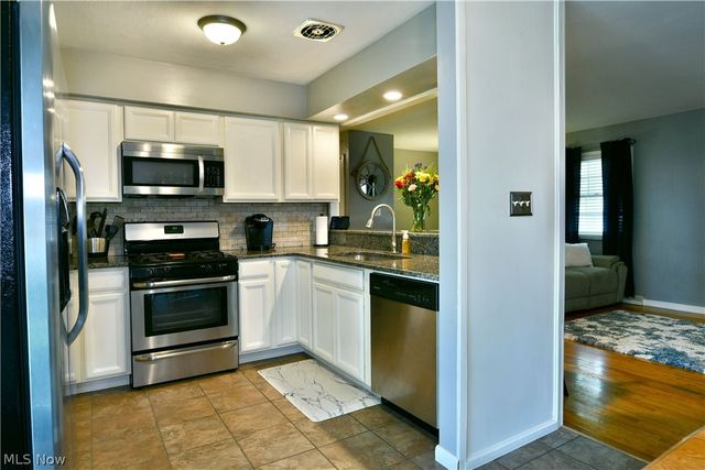 1809 Lemont Drive, Poland, OH 44514