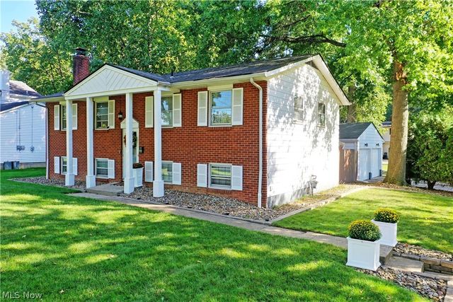 1809 Lemont Drive, Poland, OH 44514
