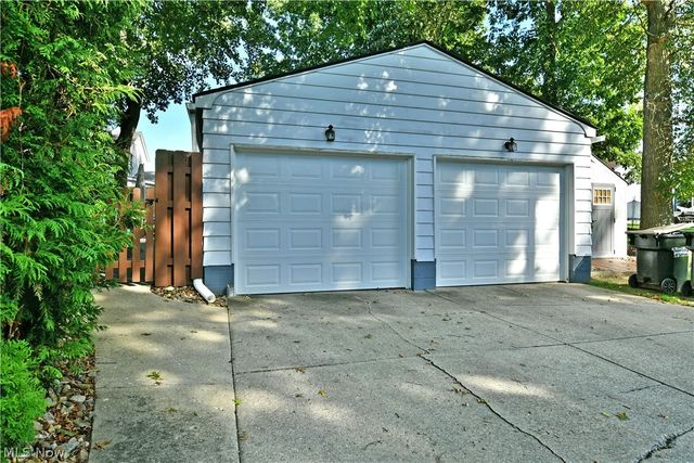 1809 Lemont Drive, Poland, OH 44514