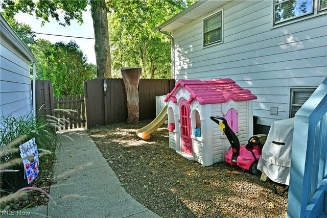 1809 Lemont Drive, Poland, OH 44514