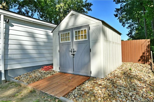 1809 Lemont Drive, Poland, OH 44514