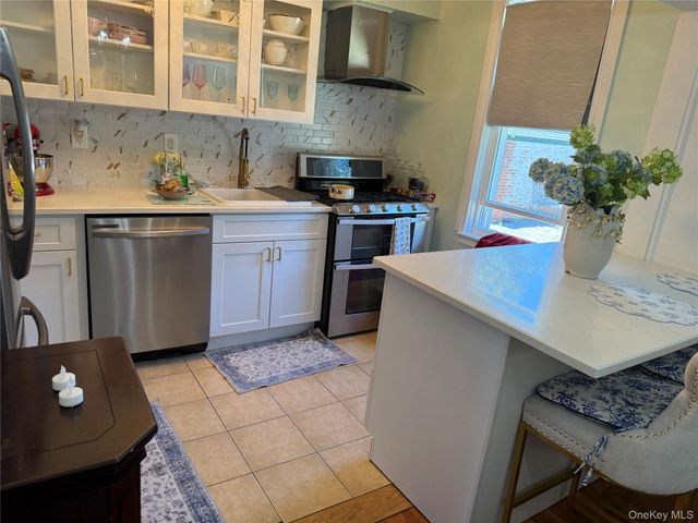 494 S Ocean Avenue 1 L, Freeport, NY 11520