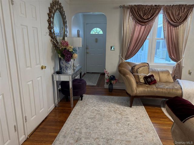 494 S Ocean Avenue 1 L, Freeport, NY 11520