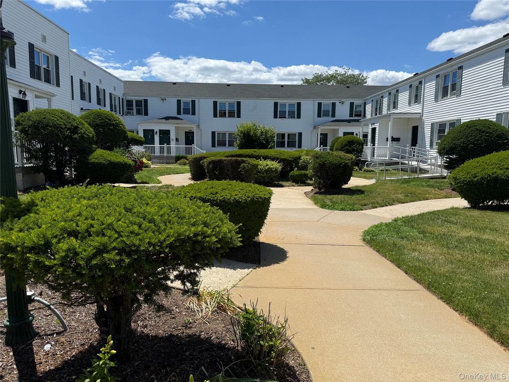 494 S Ocean Avenue 1 L, Freeport, NY 11520