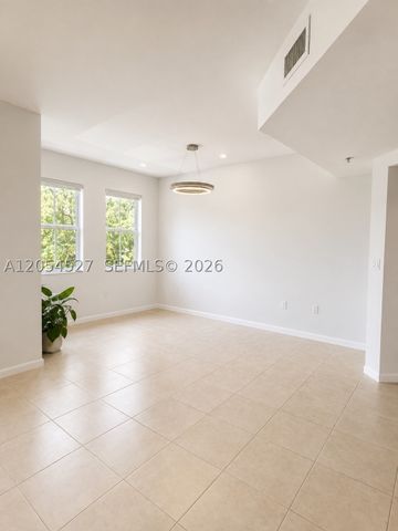 11002 NW 83rd St 213, Doral, FL 33178
