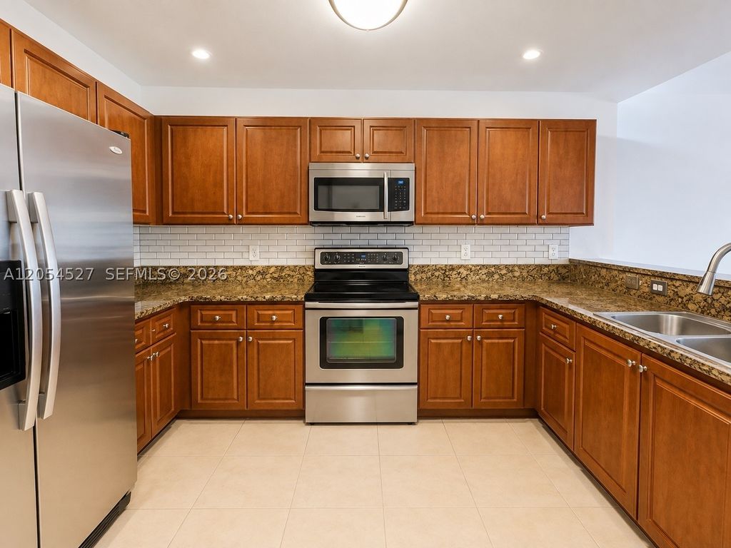11002 NW 83rd St 213, Doral, FL 33178
