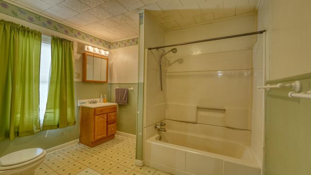 908 N 8th Street, Cambridge, OH 43725