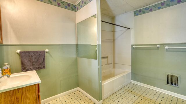 908 N 8th Street, Cambridge, OH 43725