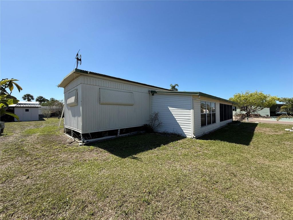Image 2 of property listing at 105 SAINT MARTINS WAY, Apollo Beach, FL 33572