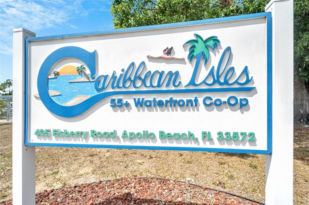 Image 6 of property listing at 105 SAINT MARTINS WAY, Apollo Beach, FL 33572