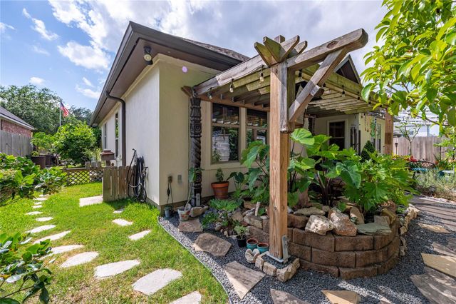 2201 Water Way, Seabrook, TX 77586