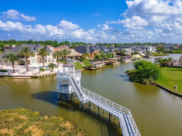 2201 Water Way, Seabrook, TX 77586