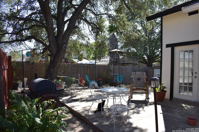 11406 Hatchet Pass Dr, San Antonio, TX 78245