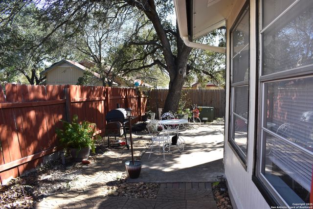 11406 Hatchet Pass Dr, San Antonio, TX 78245