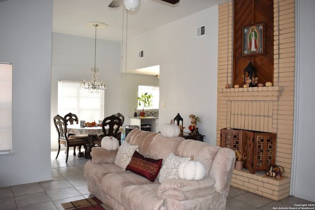 11406 Hatchet Pass Dr, San Antonio, TX 78245