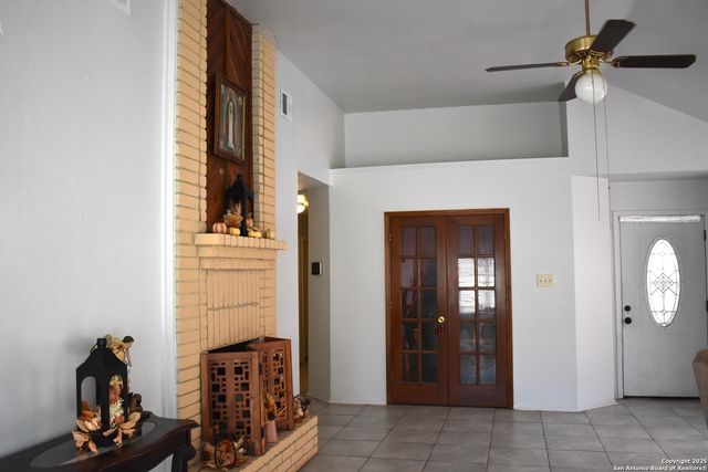 11406 Hatchet Pass Dr, San Antonio, TX 78245