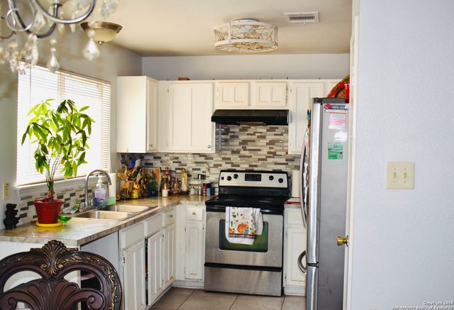 11406 Hatchet Pass Dr, San Antonio, TX 78245