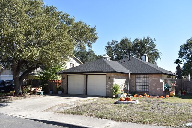 11406 Hatchet Pass Dr, San Antonio, TX 78245