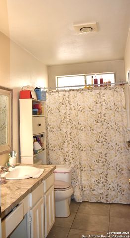 11406 Hatchet Pass Dr, San Antonio, TX 78245