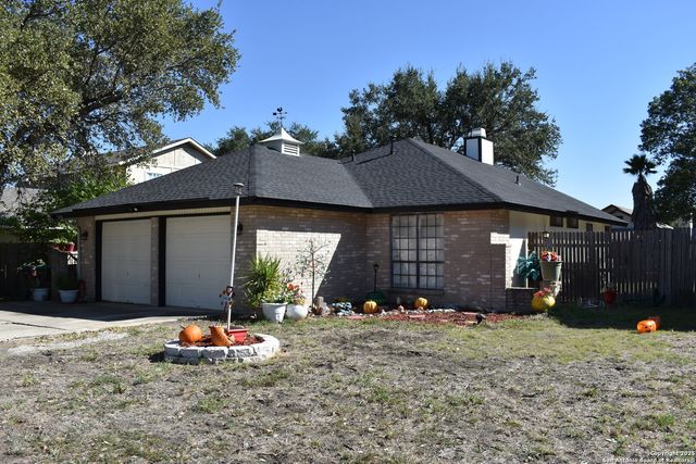 11406 Hatchet Pass Dr, San Antonio, TX 78245