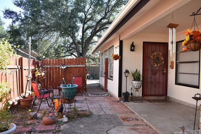 11406 Hatchet Pass Dr, San Antonio, TX 78245