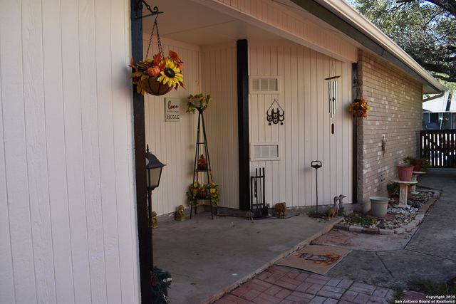 11406 Hatchet Pass Dr, San Antonio, TX 78245