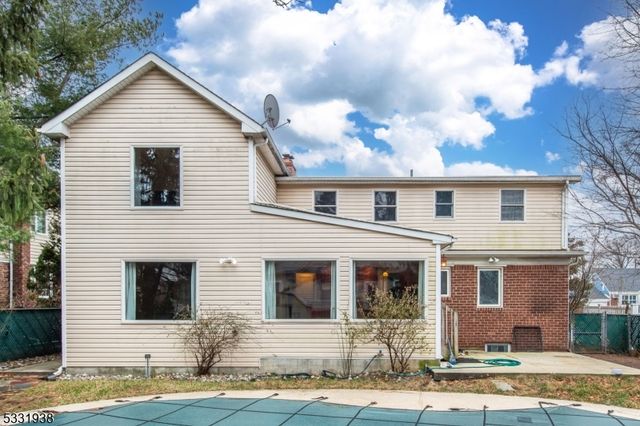 35 Taggart Way, Saddle Brook Twp., NJ 07663
