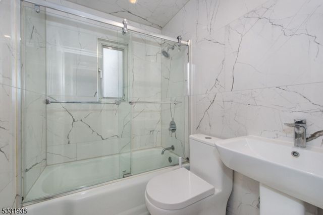 35 Taggart Way, Saddle Brook Twp., NJ 07663