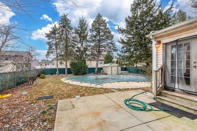 35 Taggart Way, Saddle Brook Twp., NJ 07663