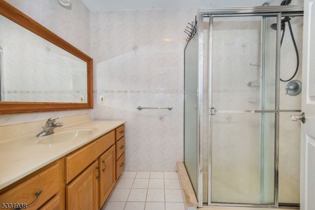 35 Taggart Way, Saddle Brook Twp., NJ 07663