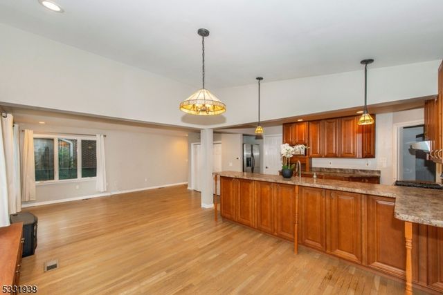 35 Taggart Way, Saddle Brook Twp., NJ 07663
