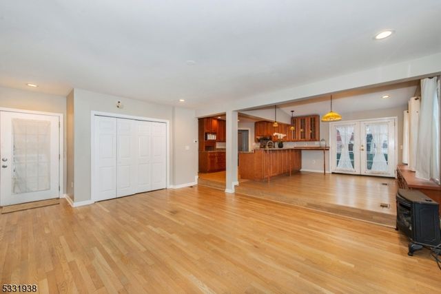 35 Taggart Way, Saddle Brook Twp., NJ 07663