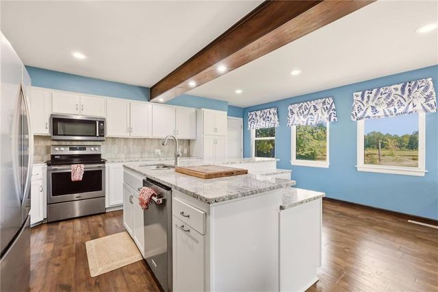 16413 Quinn Road, Smithville, MO 64089