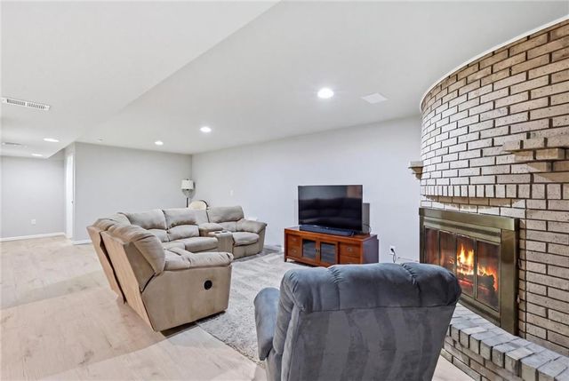16413 Quinn Road, Smithville, MO 64089