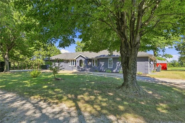 16413 Quinn Road, Smithville, MO 64089