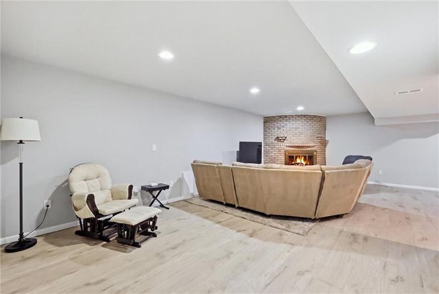 16413 Quinn Road, Smithville, MO 64089
